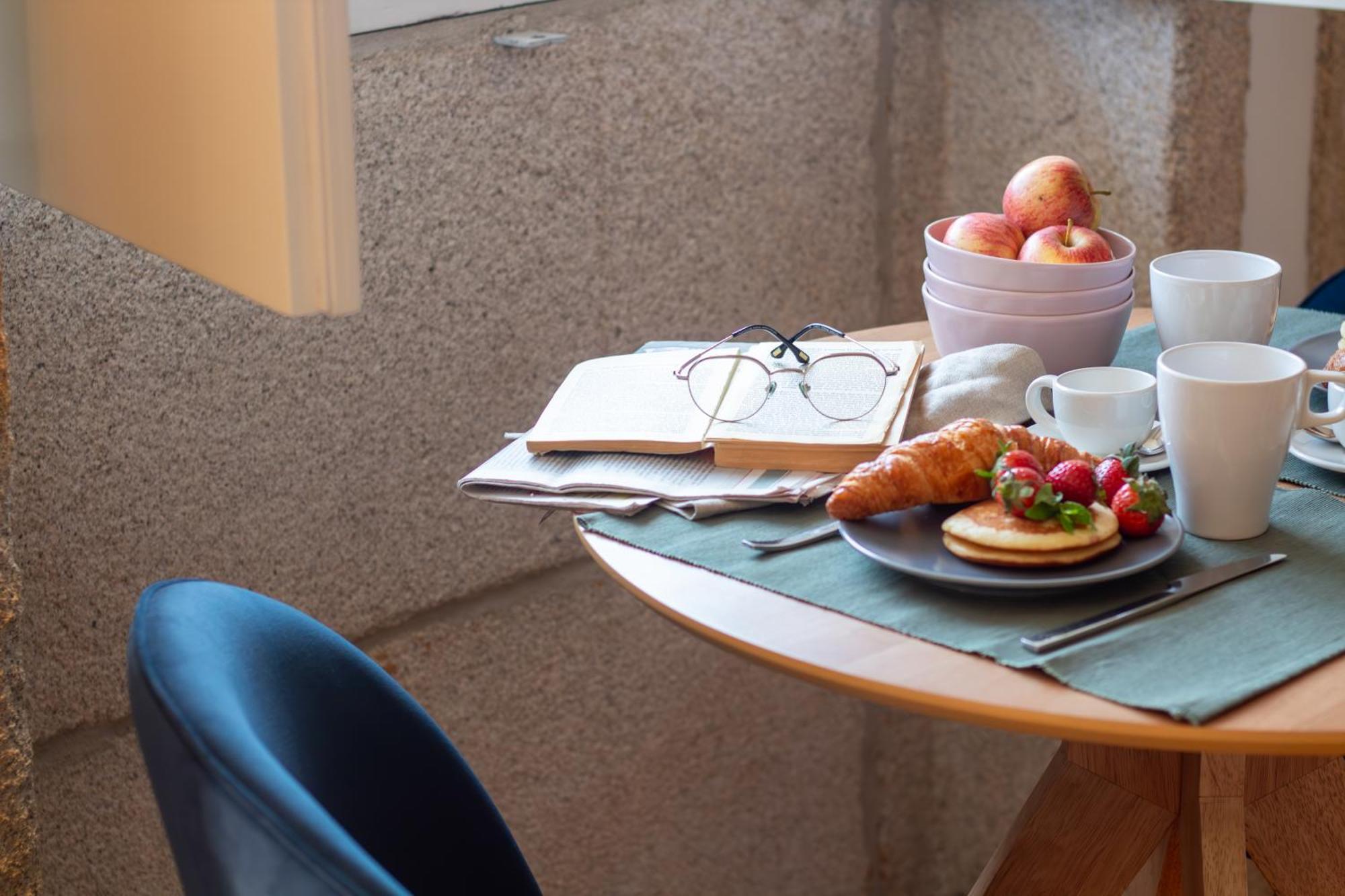 Lovelystay - Dirk Apartment - Almada 4º F Porto Exterior photo